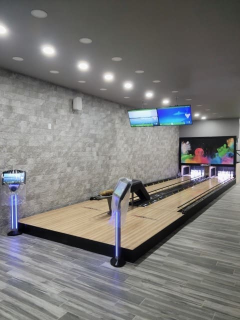 Wilbur Family home bowling alley by US Bowling